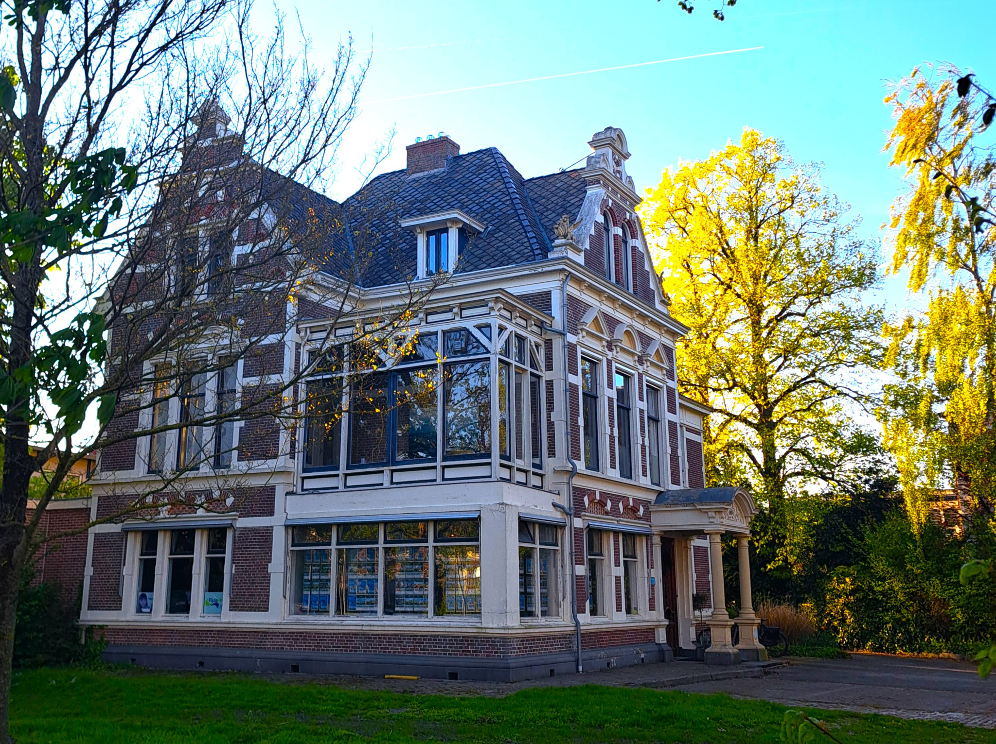 Villa Bellevue aan de Stationslaan in Loppersum